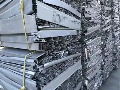 Compact bundles of baled aluminium extrusion scrap