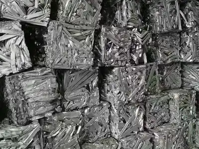 Dense aluminium extrusion scrap bales