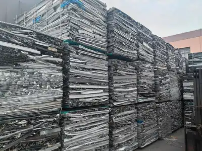 Stacked bales of compressed aluminium extrusion profiles
