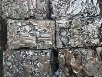 Compressed aluminium sheet scrap formed into dense rectangular bales