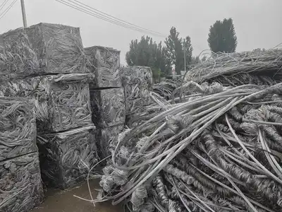 Loose aluminium wires beside compressed transport bales