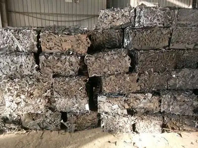 Dense rectangular bales made from light steel scrap