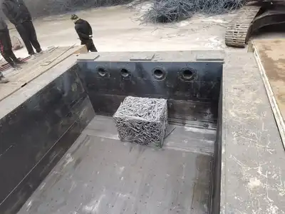 Compact rebar bale inside a hydraulic baler chamber