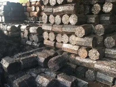Stacked cylindrical briquettes made from processed steel shavings