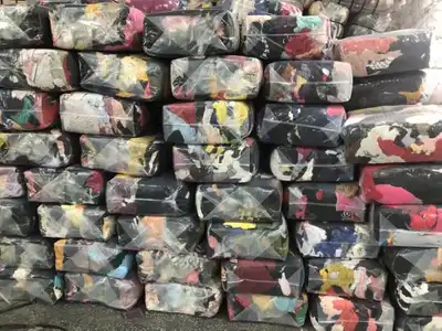 Compact mixed-colour wiping-rag bales