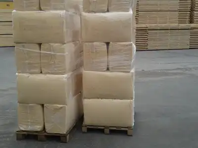 Palletised rectangular sawdust bales