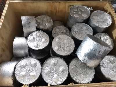 Cylindrical metal-chip briquettes collected in a container