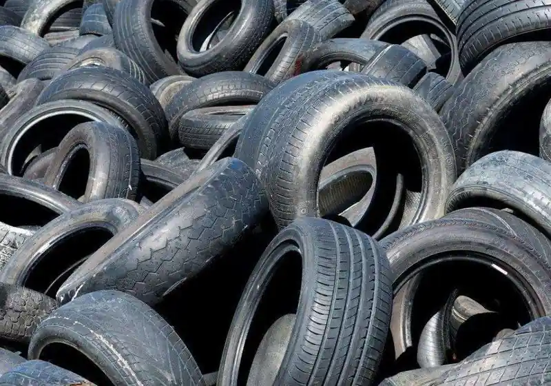 Loose waste tires before compression