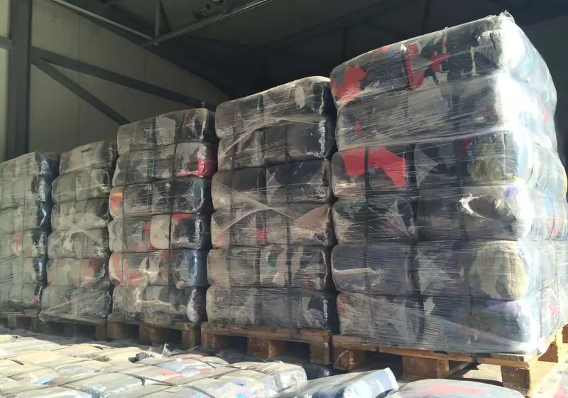 Wrapped pallets of compressed wiping-rag and textile packages