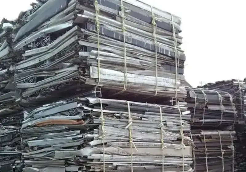Stacked rectangular aluminium extrusion bales secured with ties