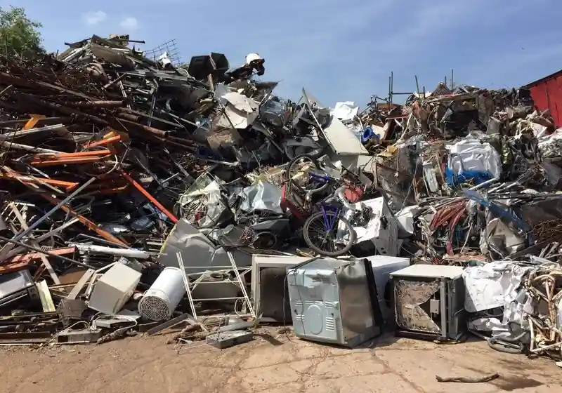 Loose mixed ferrous scrap including sheet-metal items before sorting and preparation