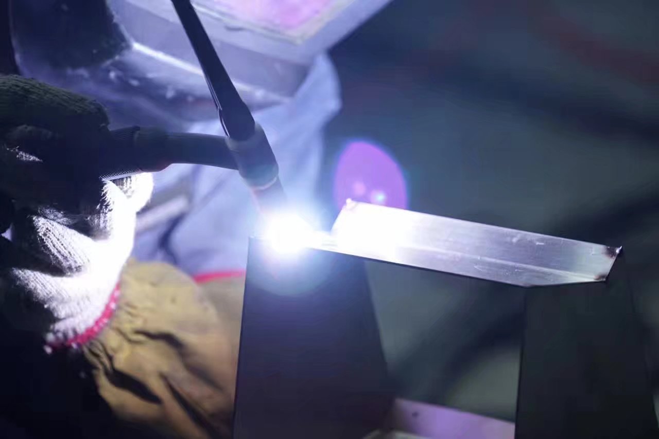 DILOYA — Precision Welding